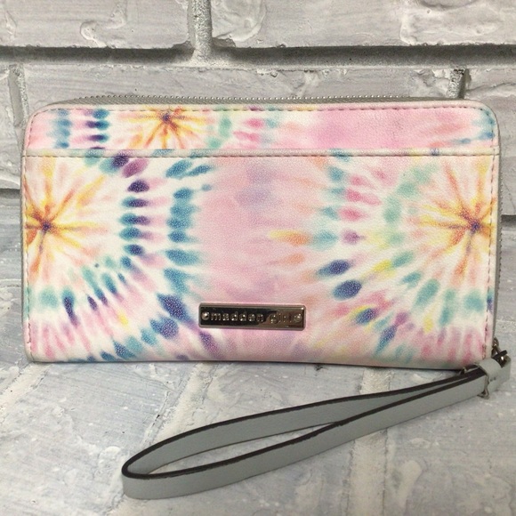 Steve Madden Handbags - 🌸💐HOST PICK🌸💐STEVE MADDEN GIRL TIE DYED WALLET/ WRISTLET